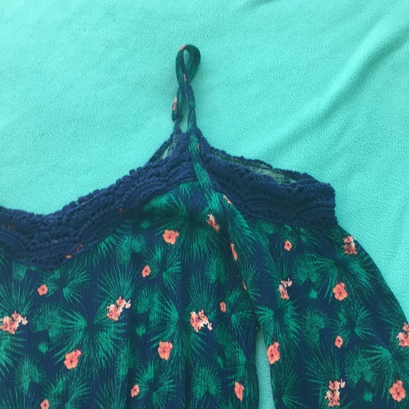Off the shoulder tropical patterned romper - Picture 3 of 3
